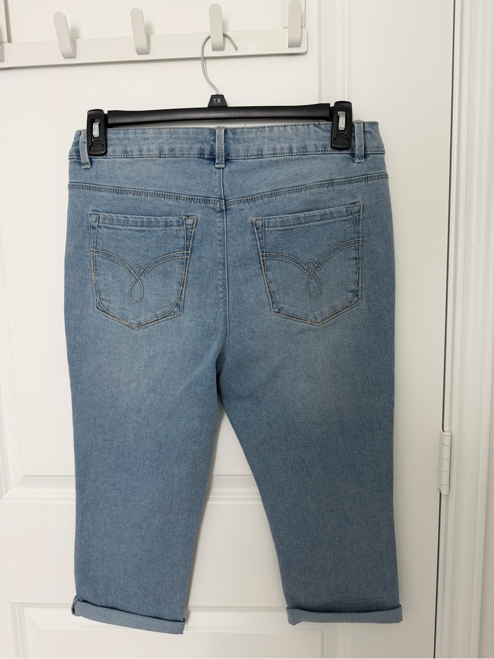 d. jeans Light Blue Cropped Capris - Stretch Denim